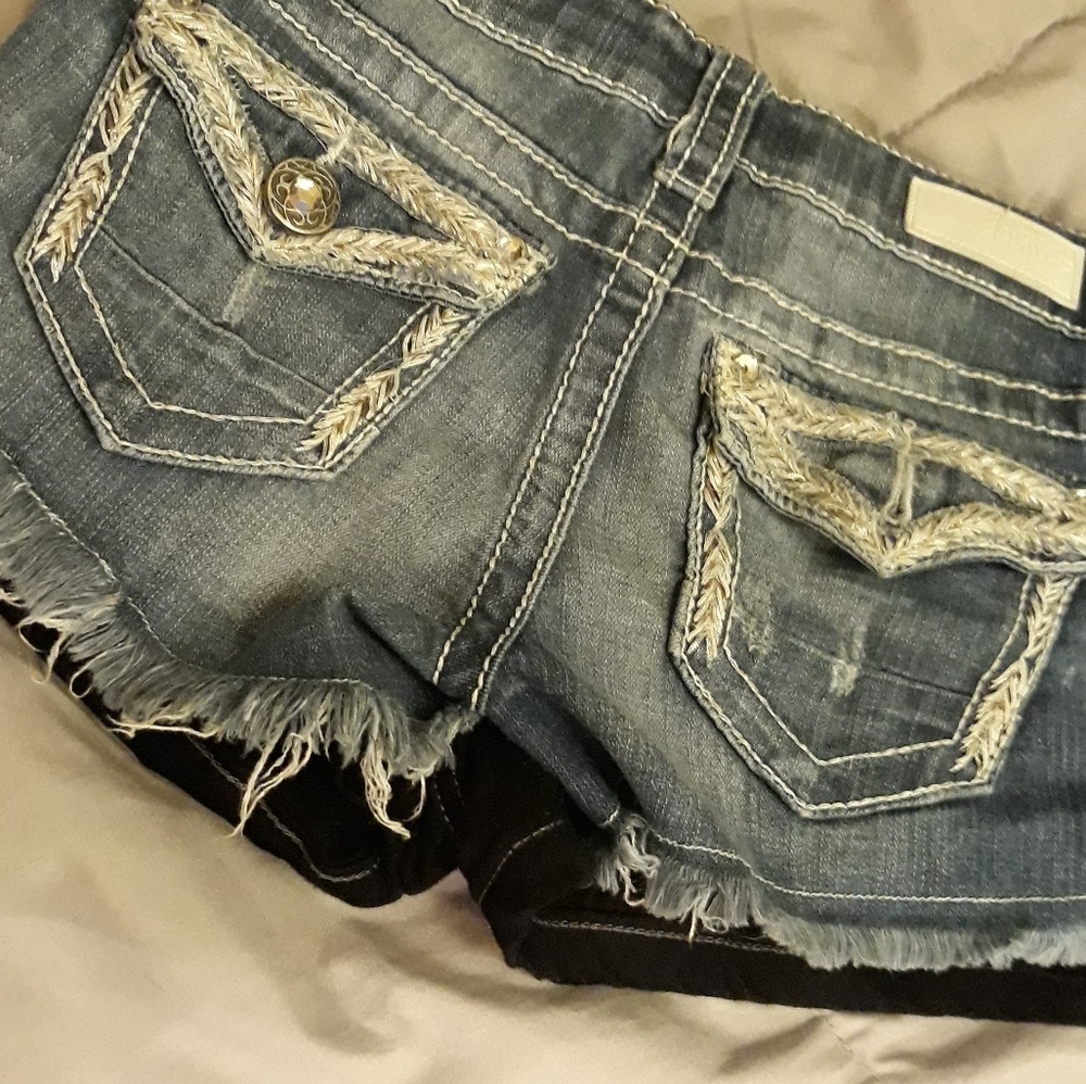 Shorts - Picture 2 of 3